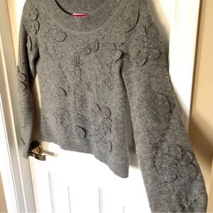 **SOLD** Nine West Flower Patch Gray Wool Embroidered Sweater
